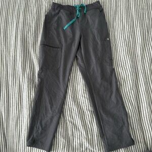 Figs scrub bottom straight leg with cargo pockets. Medium regular length.